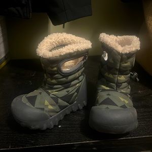 Toddler Bogs size 5